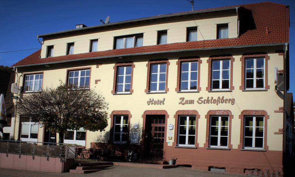 Hotel Restaurant Zum Schlossberg Wadern Exterior foto
